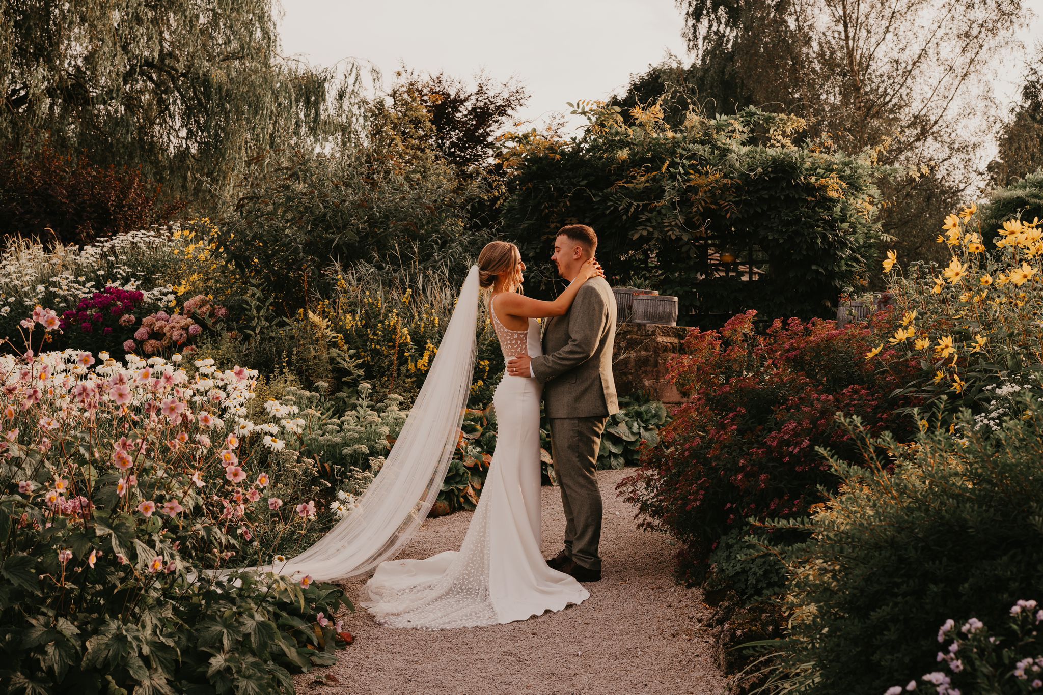 Weddings at Oakhill Cromford – Hannah and James in garden (gillandgeemedia) Weddings at Oakhill Cromford - Hannah and James in garden (gillandgeemedia)