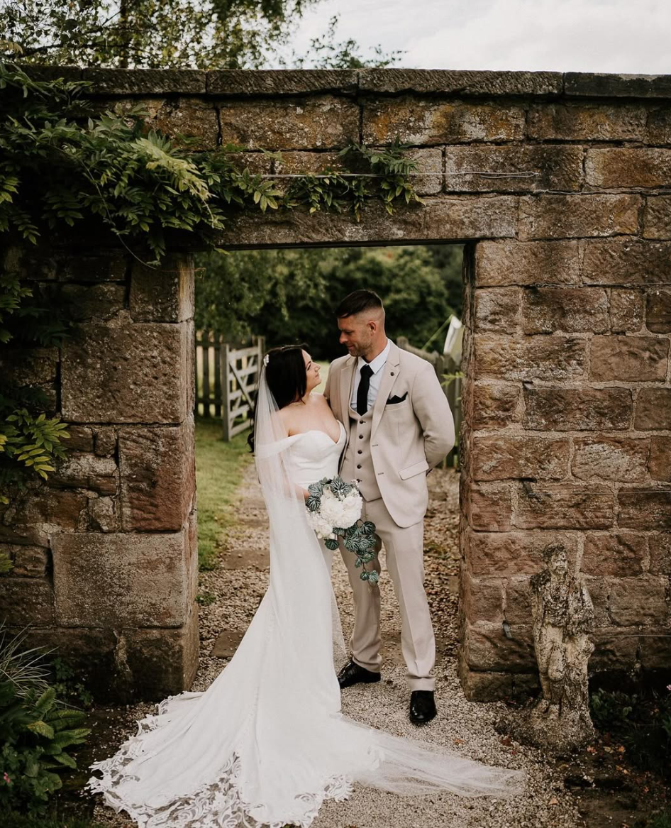 Weddings at Oakhill Cromford – Steph and Kit – walled garden (mirl.and.co photos) Weddings at Oakhill Cromford - Steph and Kit - walled garden (mirl.and.co photos)